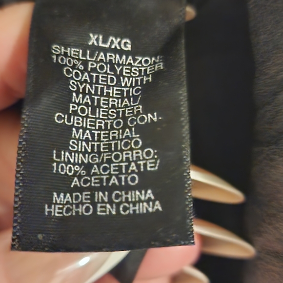 Sleek Black Leather Vest for Women - Picture 3 of 3